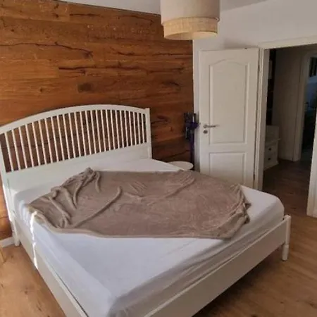 2 Schlafzimmer Appartement *