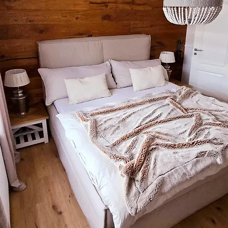 2 Schlafzimmer *